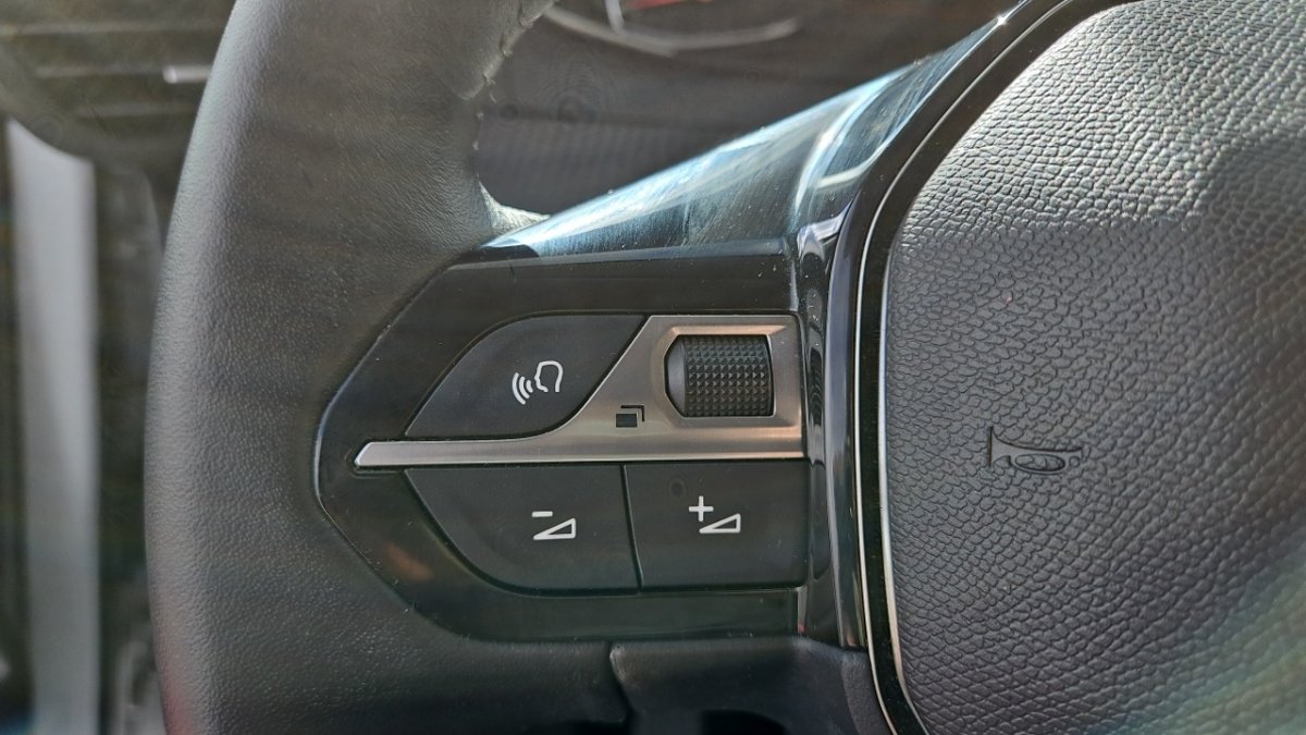 Peugeot 208 - Photo 21
