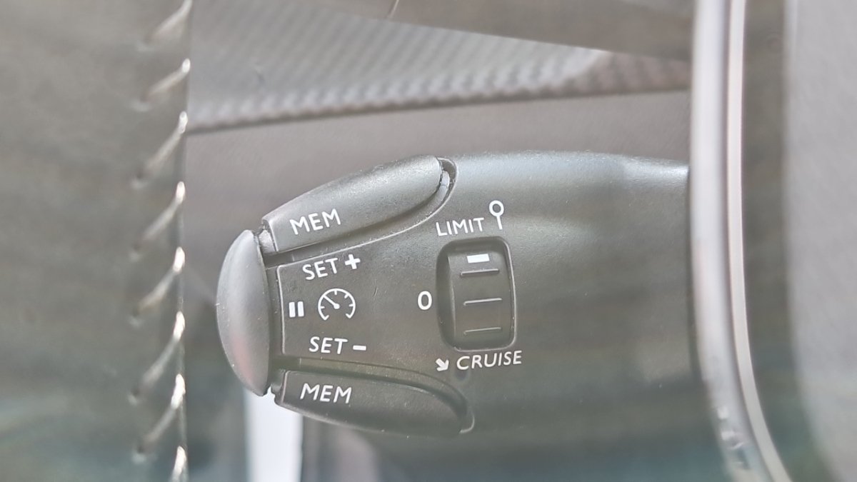 Peugeot 208 - Photo 23