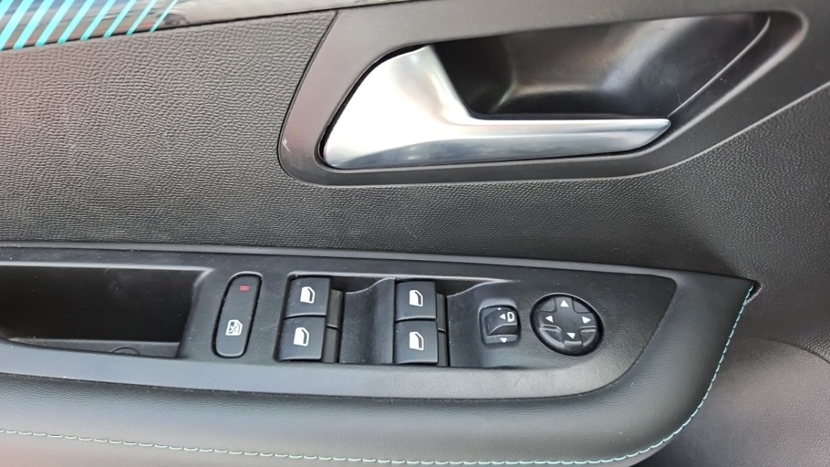 Peugeot 208 - Photo 26
