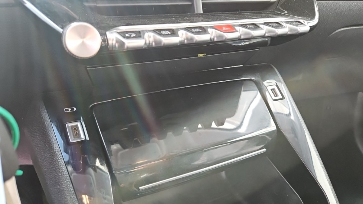 Peugeot 208 - Photo 29