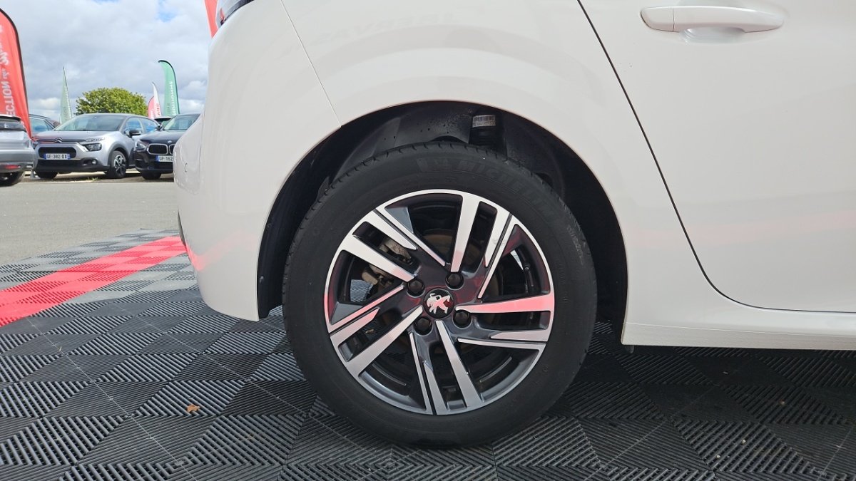 Peugeot 208 - Photo 8
