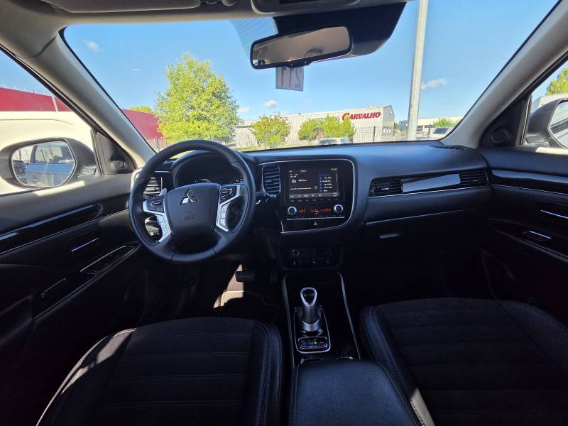 Mitsubishi Outlander - Photo 12