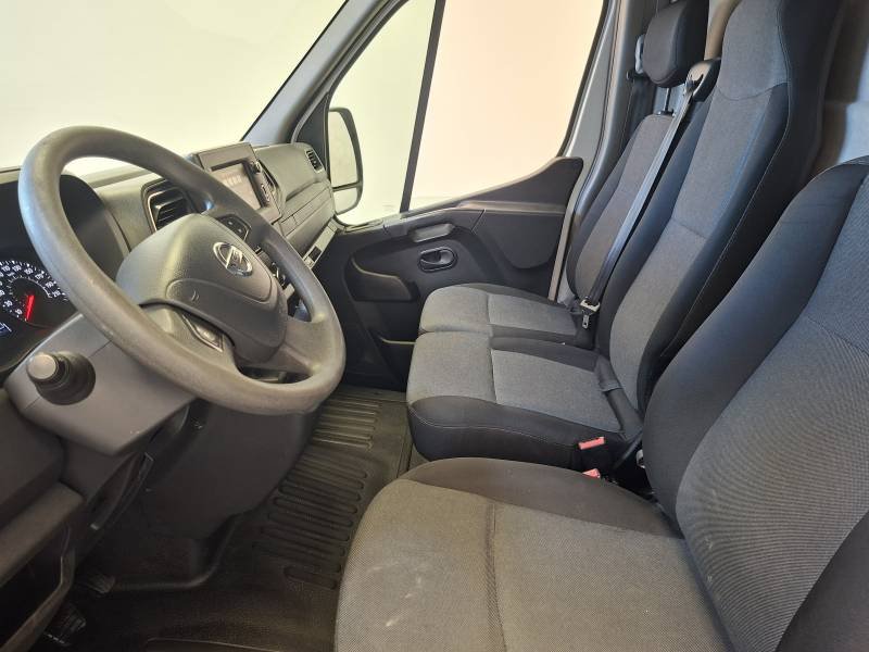 Nissan Interstar - Photo 2