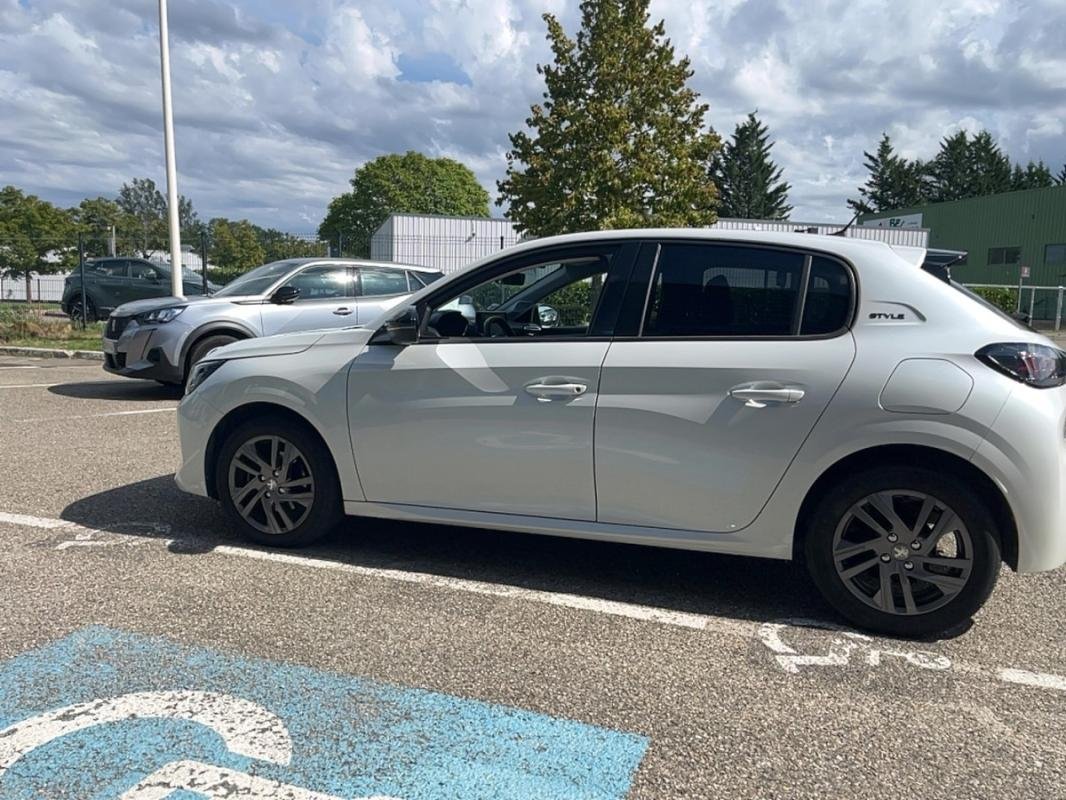 Peugeot 208 - Photo 8