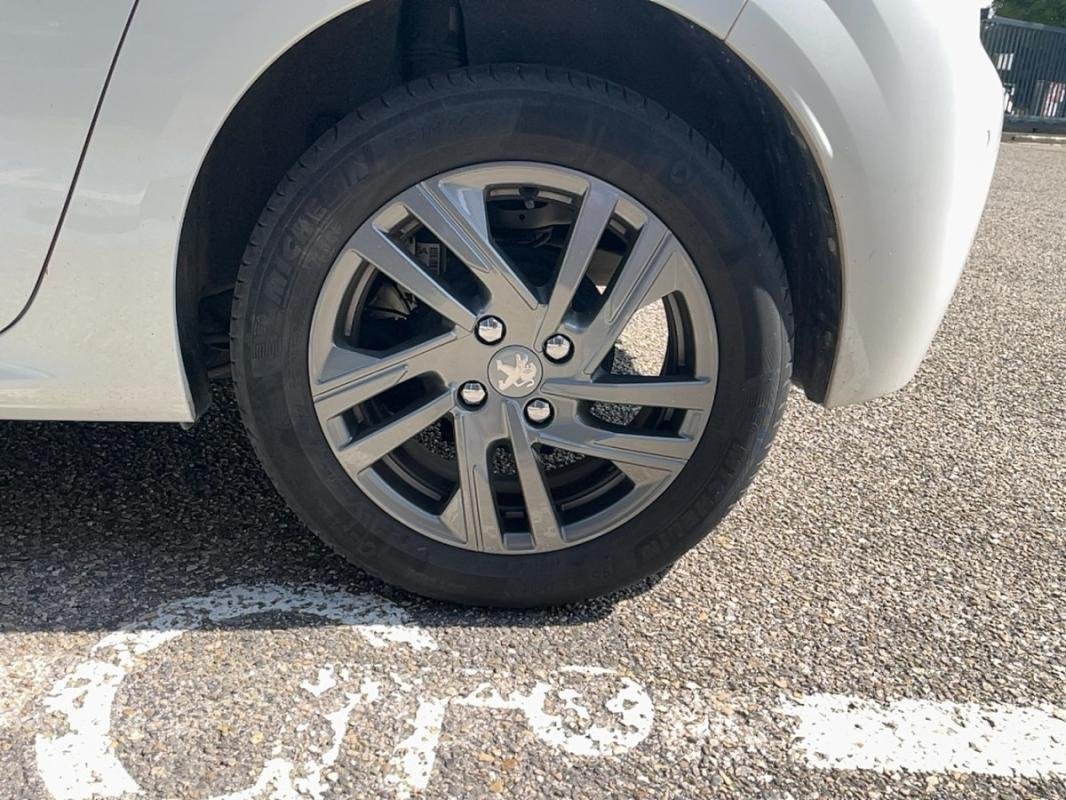 Peugeot 208 - Photo 9