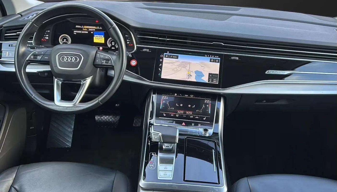 Audi Q7 - Photo 9