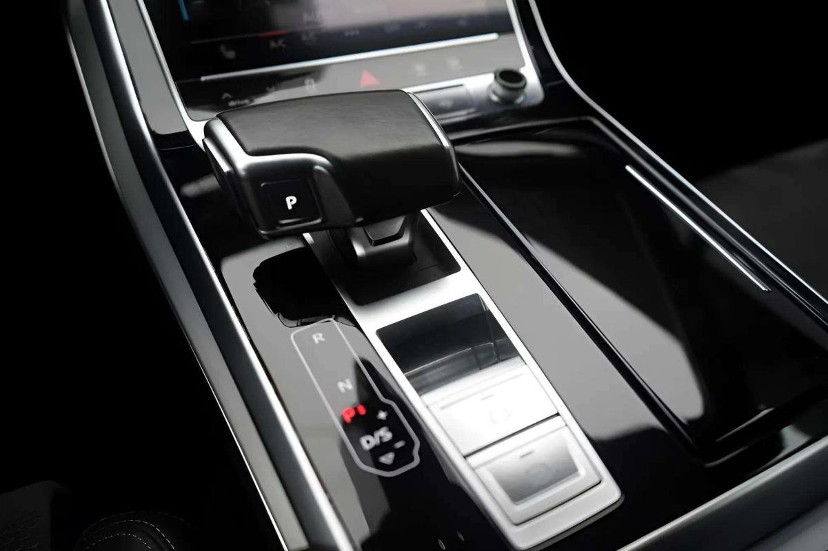 Audi Q7 - Photo 8
