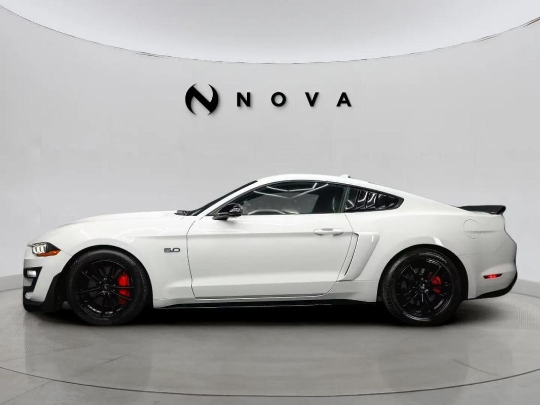 Ford Mustang - Photo 2