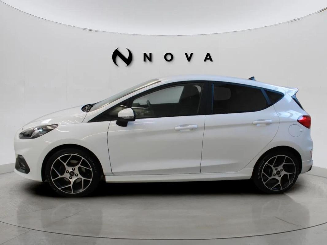 Ford Fiesta - Photo 2