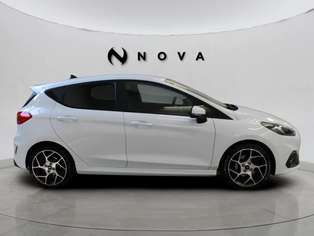 Ford Fiesta - Photo 5