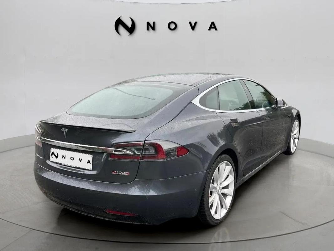 Tesla Model S - Photo 2