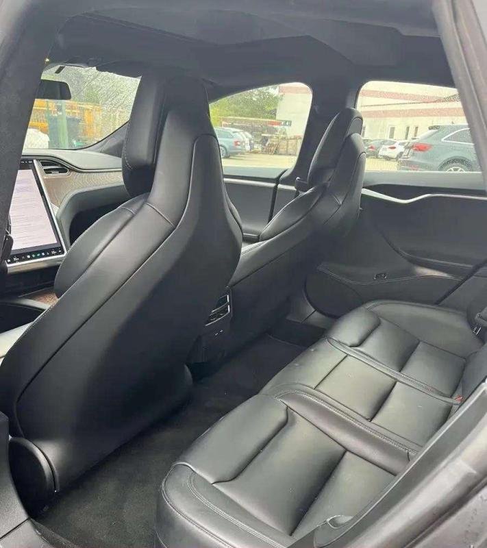 Tesla Model S - Photo 5