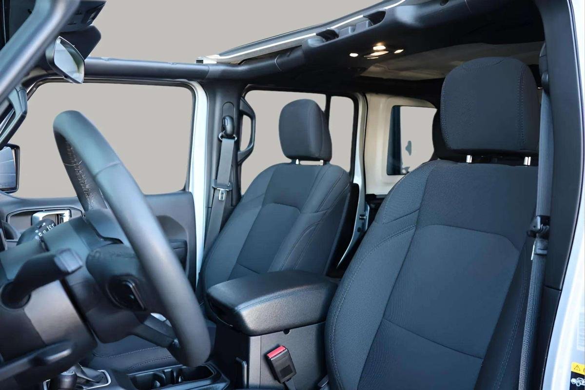 Jeep Wrangler - Photo 7