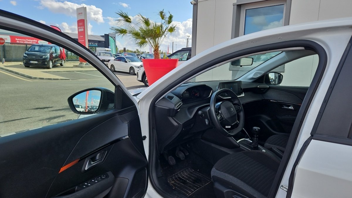 Peugeot 208 - Photo 11