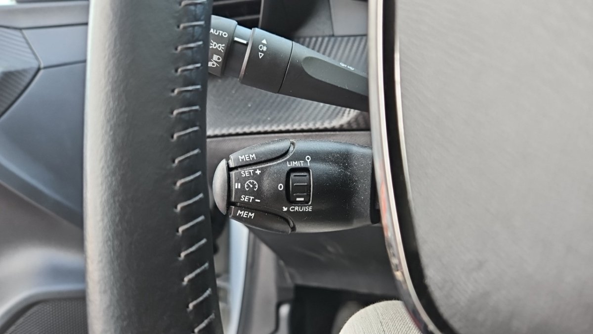 Peugeot 208 - Photo 22