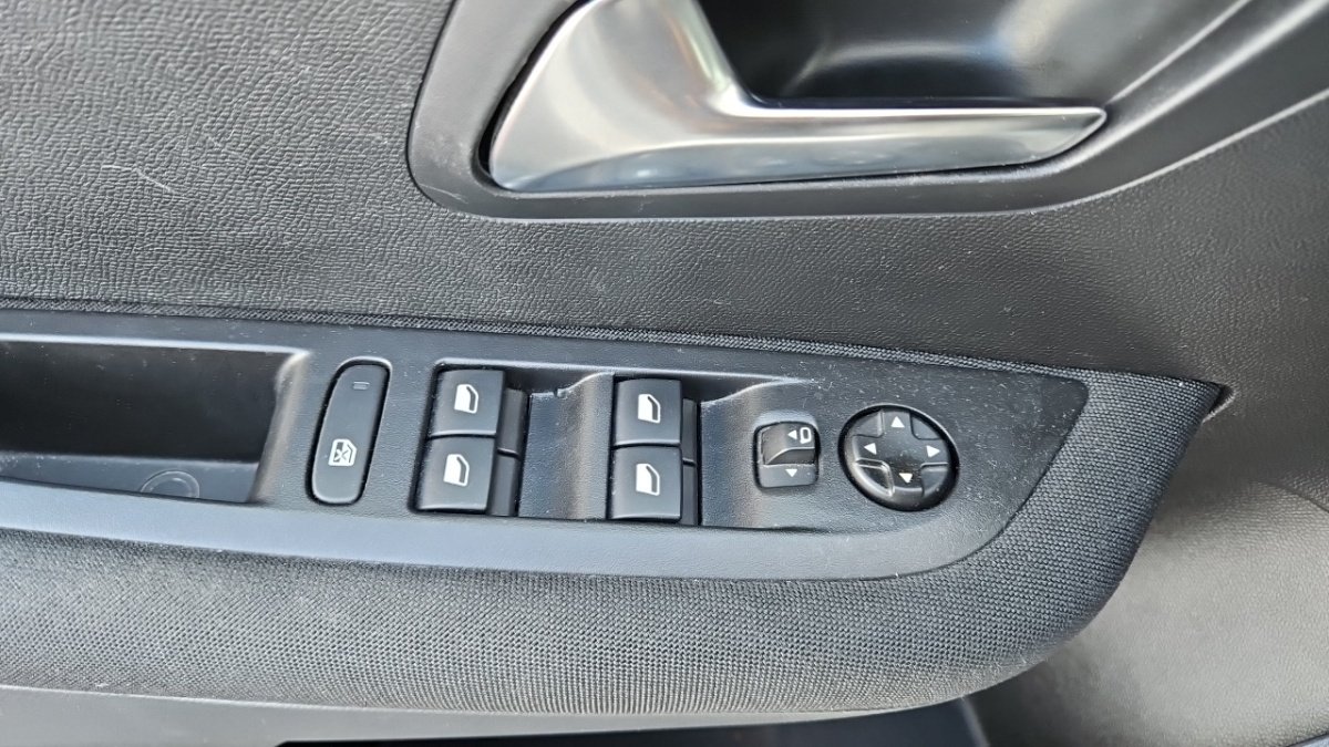 Peugeot 208 - Photo 25