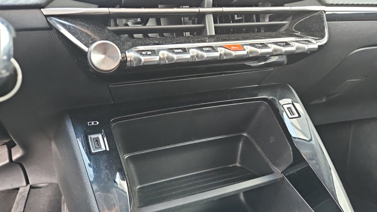 Peugeot 208 - Photo 27