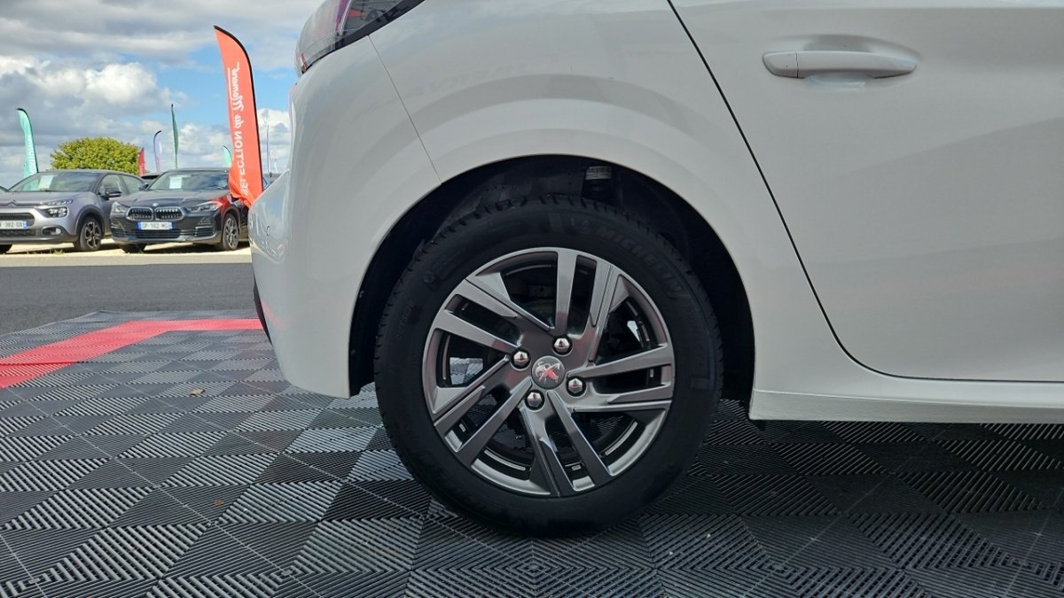 Peugeot 208 - Photo 8