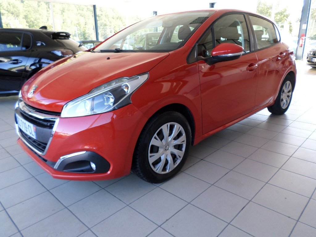 Peugeot 208 - Photo 1