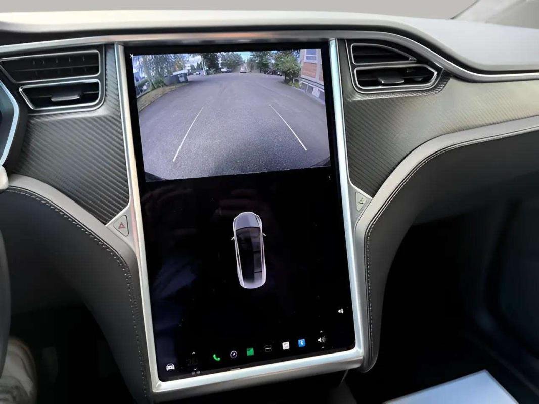 Tesla Model X - Photo 11