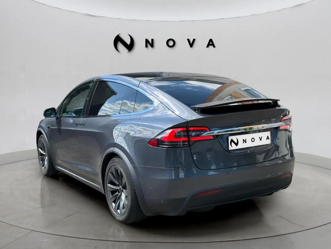 Tesla Model X - Photo 2