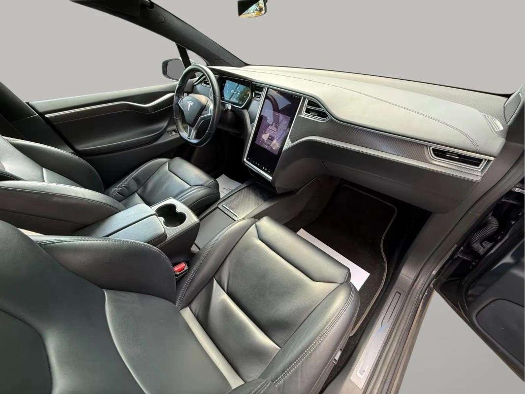 Tesla Model X - Photo 8