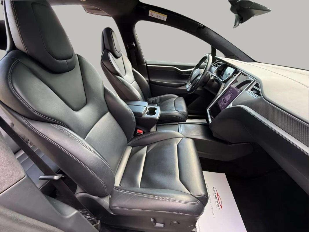 Tesla Model X - Photo 9