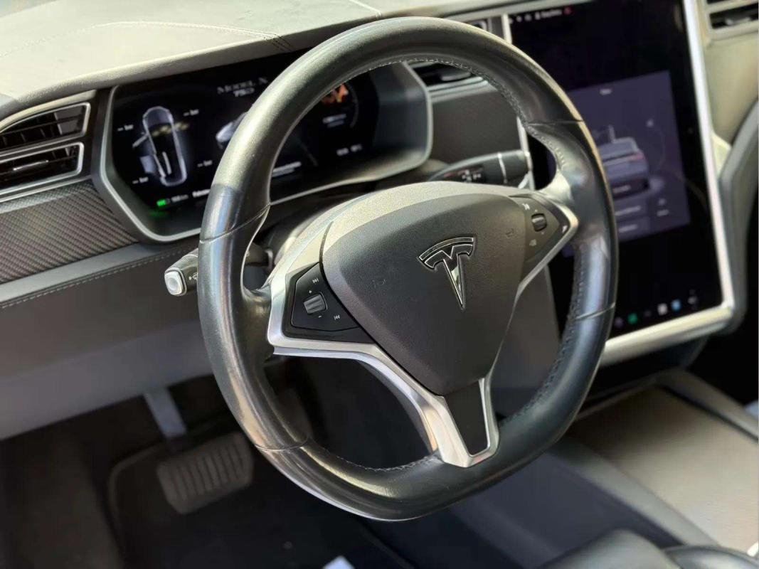 Tesla Model X - Photo 10