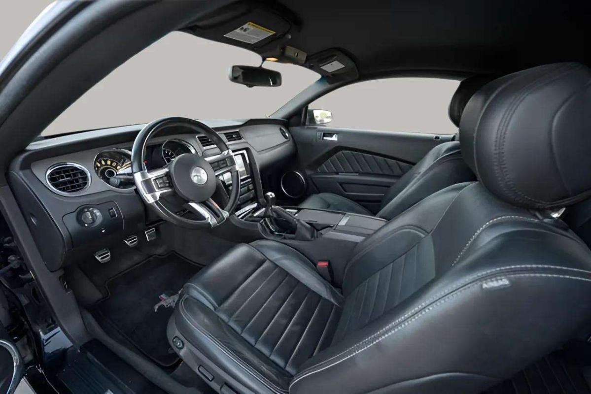 Ford Mustang - Photo 12