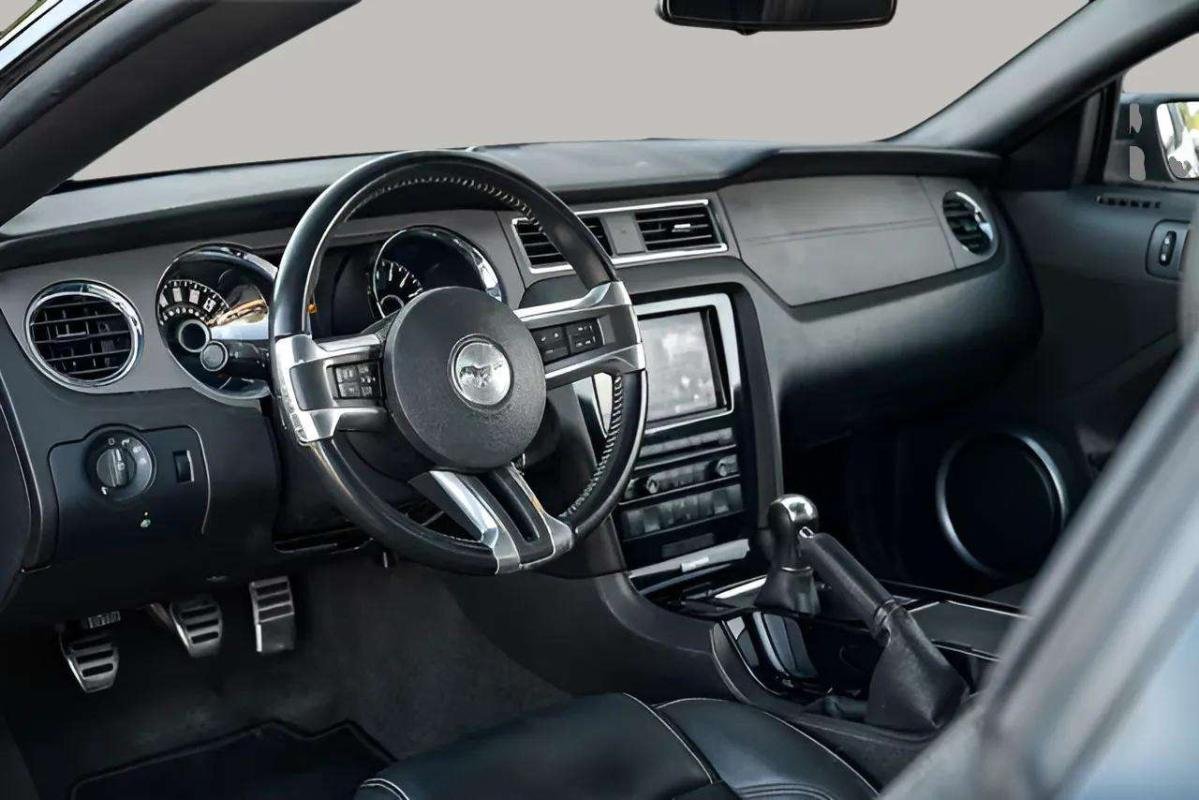Ford Mustang - Photo 13