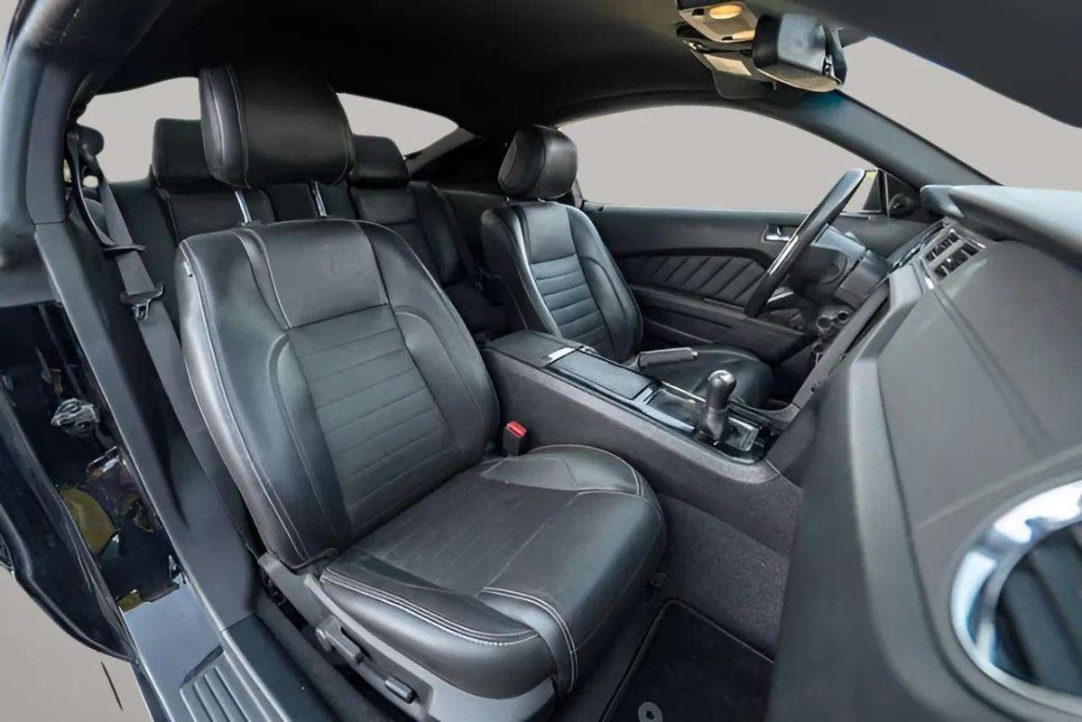 Ford Mustang - Photo 15