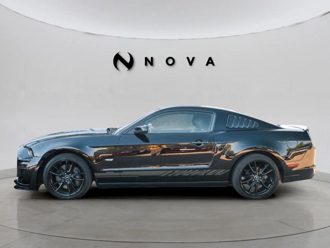 Ford Mustang - Photo 2