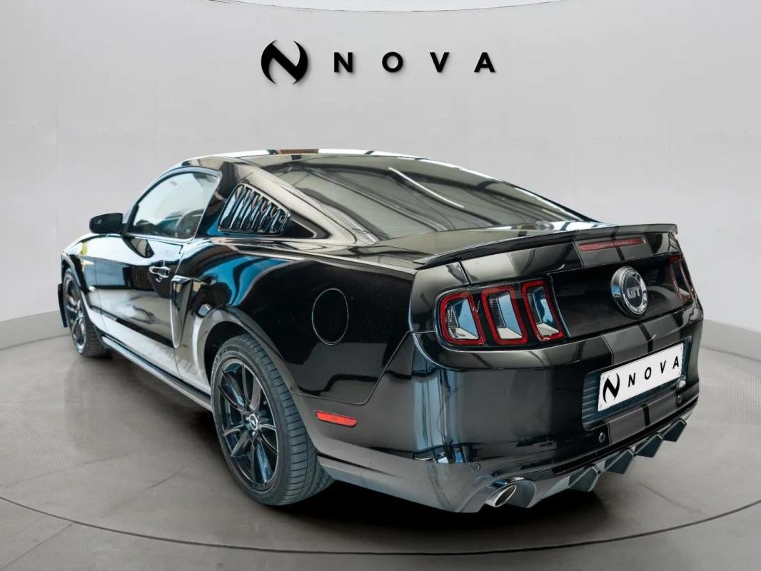 Ford Mustang - Photo 3