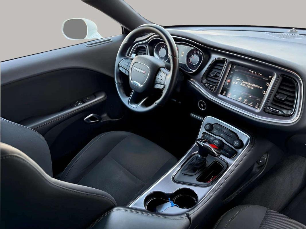 Dodge Challenger - Photo 12