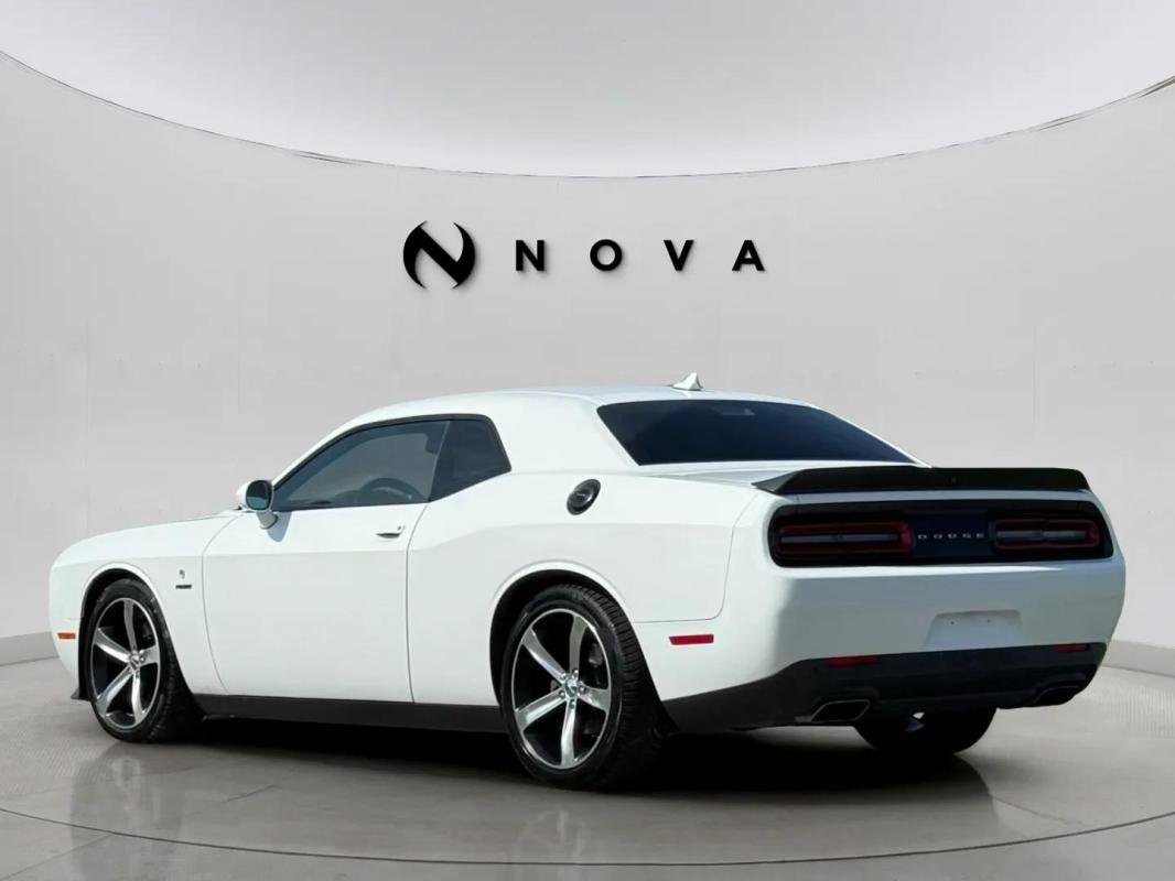 Dodge Challenger - Photo 3