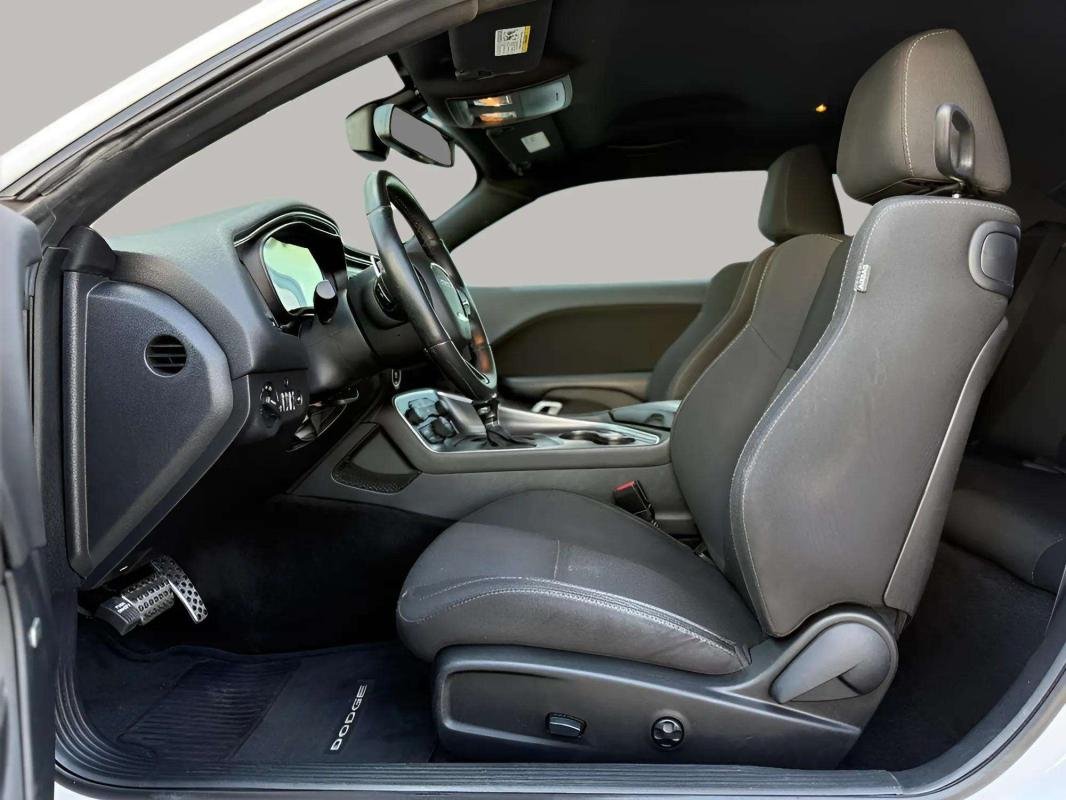 Dodge Challenger - Photo 8