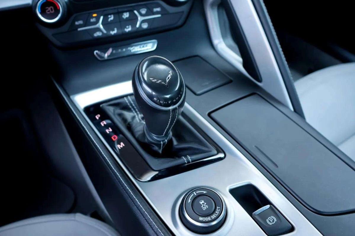 Chevrolet Corvette - Photo 11