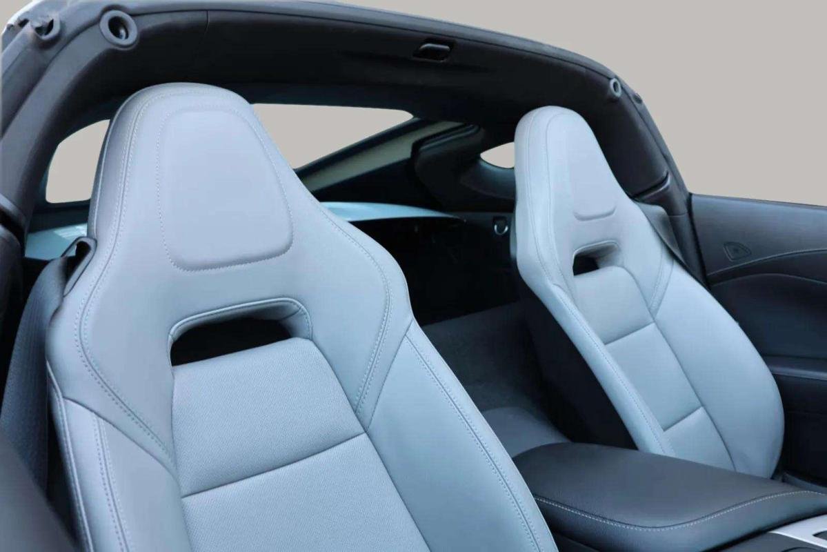 Chevrolet Corvette - Photo 13