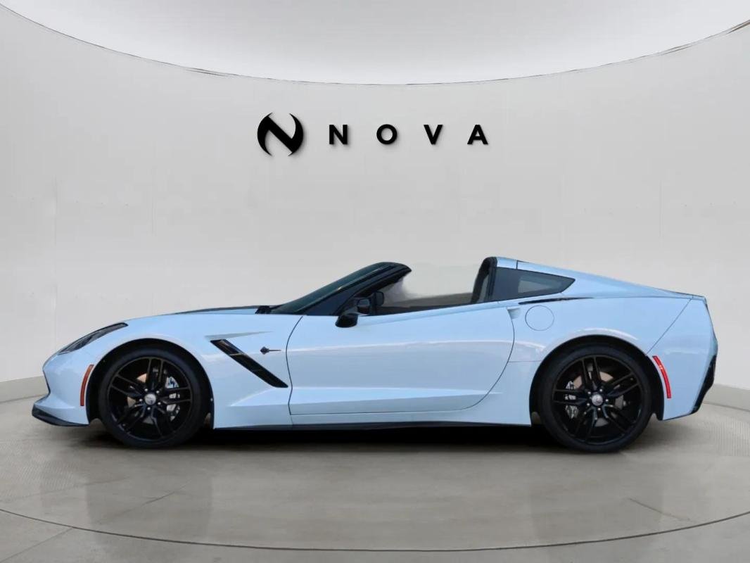 Chevrolet Corvette - Photo 2