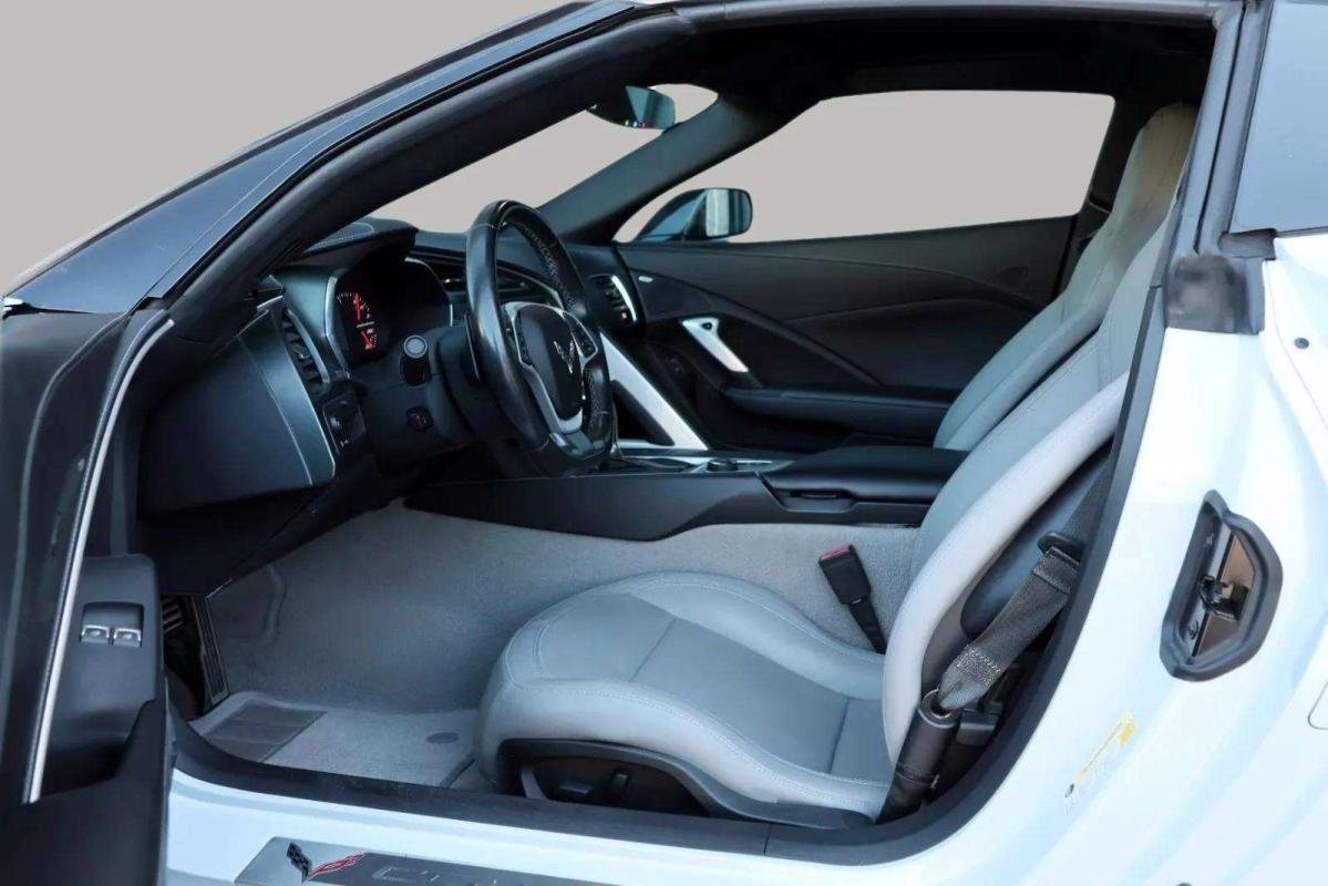 Chevrolet Corvette - Photo 10