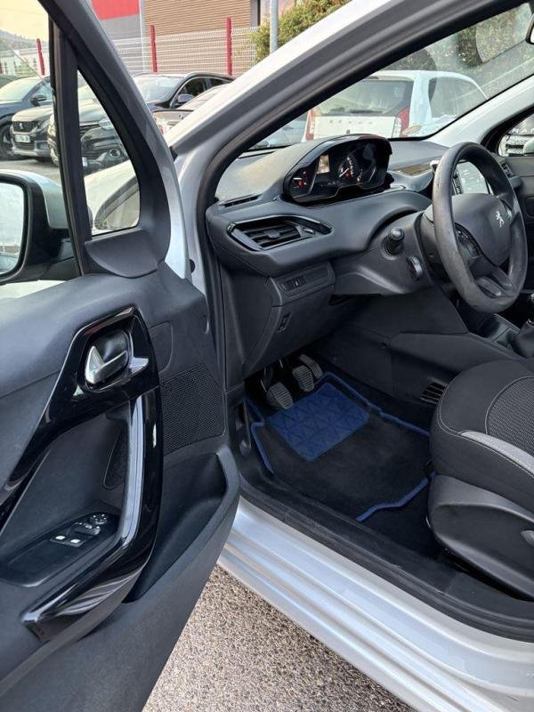 Peugeot 208 - Photo 13