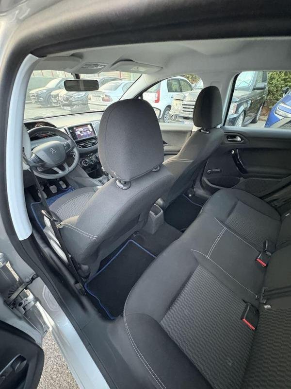 Peugeot 208 - Photo 14
