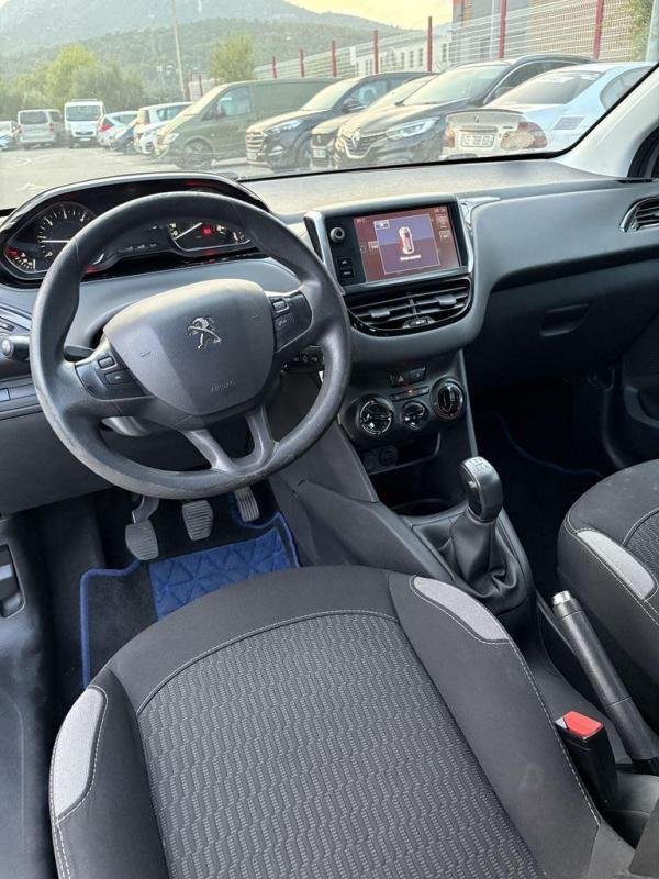 Peugeot 208 - Photo 15