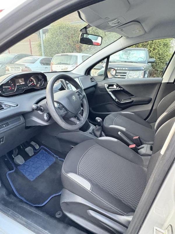 Peugeot 208 - Photo 16