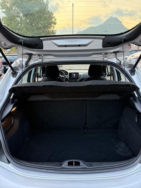 Peugeot 208 - Photo 17