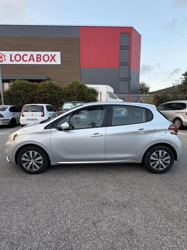 Peugeot 208 - Photo 6