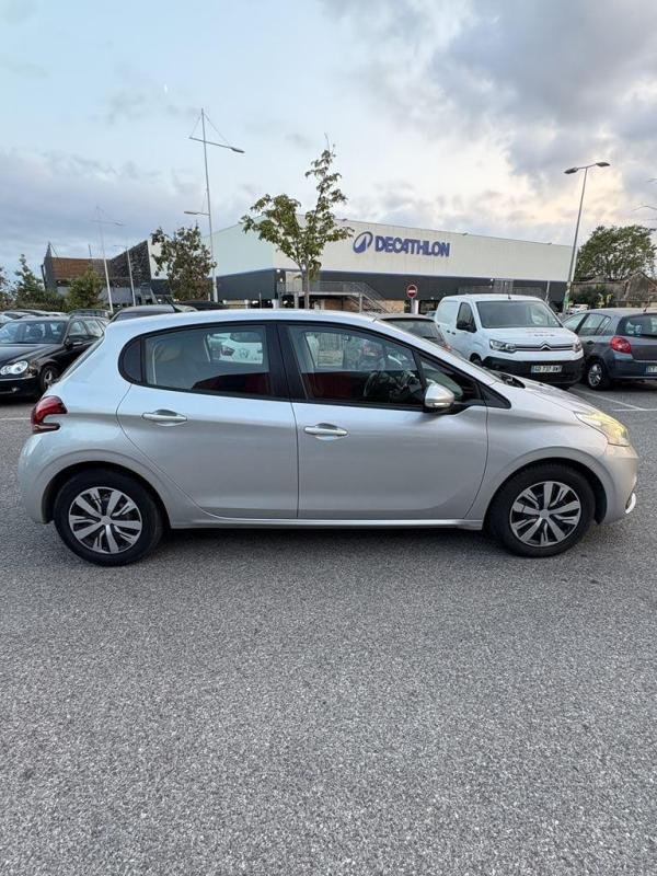 Peugeot 208 - Photo 9