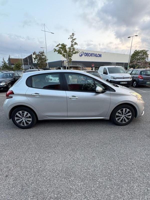 Peugeot 208 - Photo 10