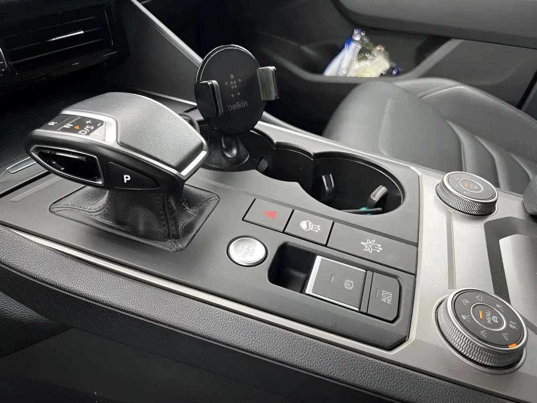 Volkswagen Touareg - Photo 8