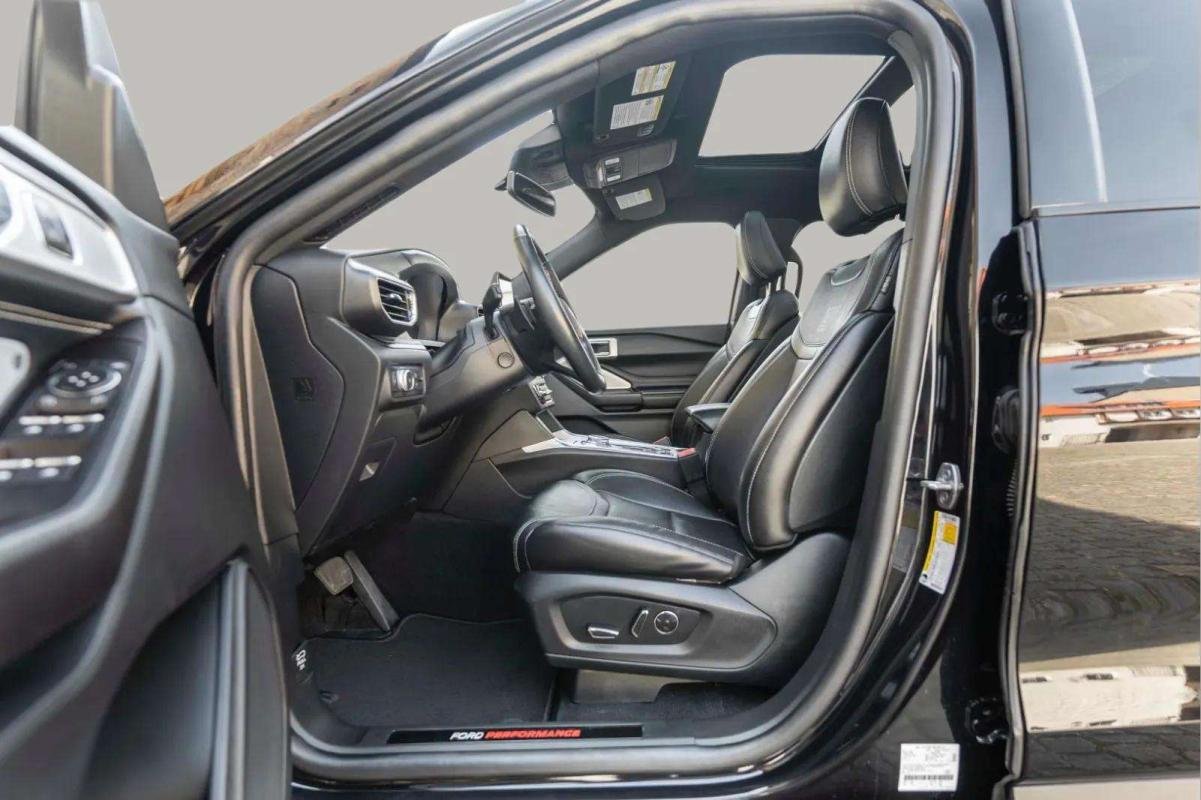 Ford Explorer - Photo 11